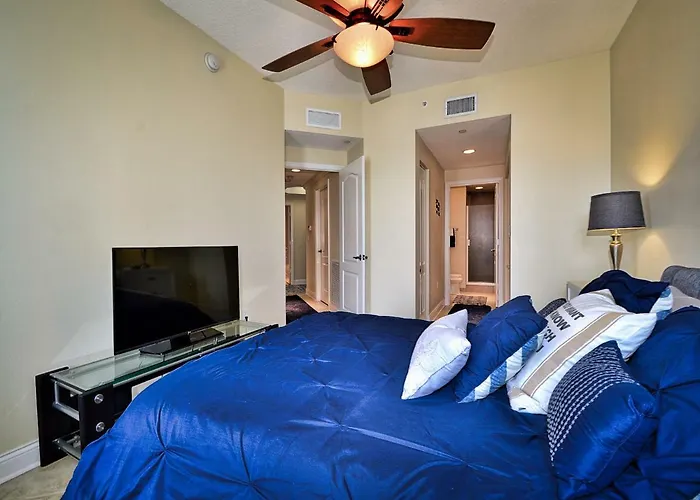 Belle Harbor 701w Luxury With Panoramic Water View. 23088 Apartment