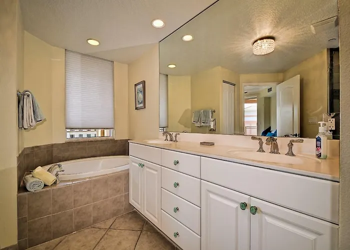 Apartment Belle Harbor 701w Luxury With Panoramic Water View. 23088 *